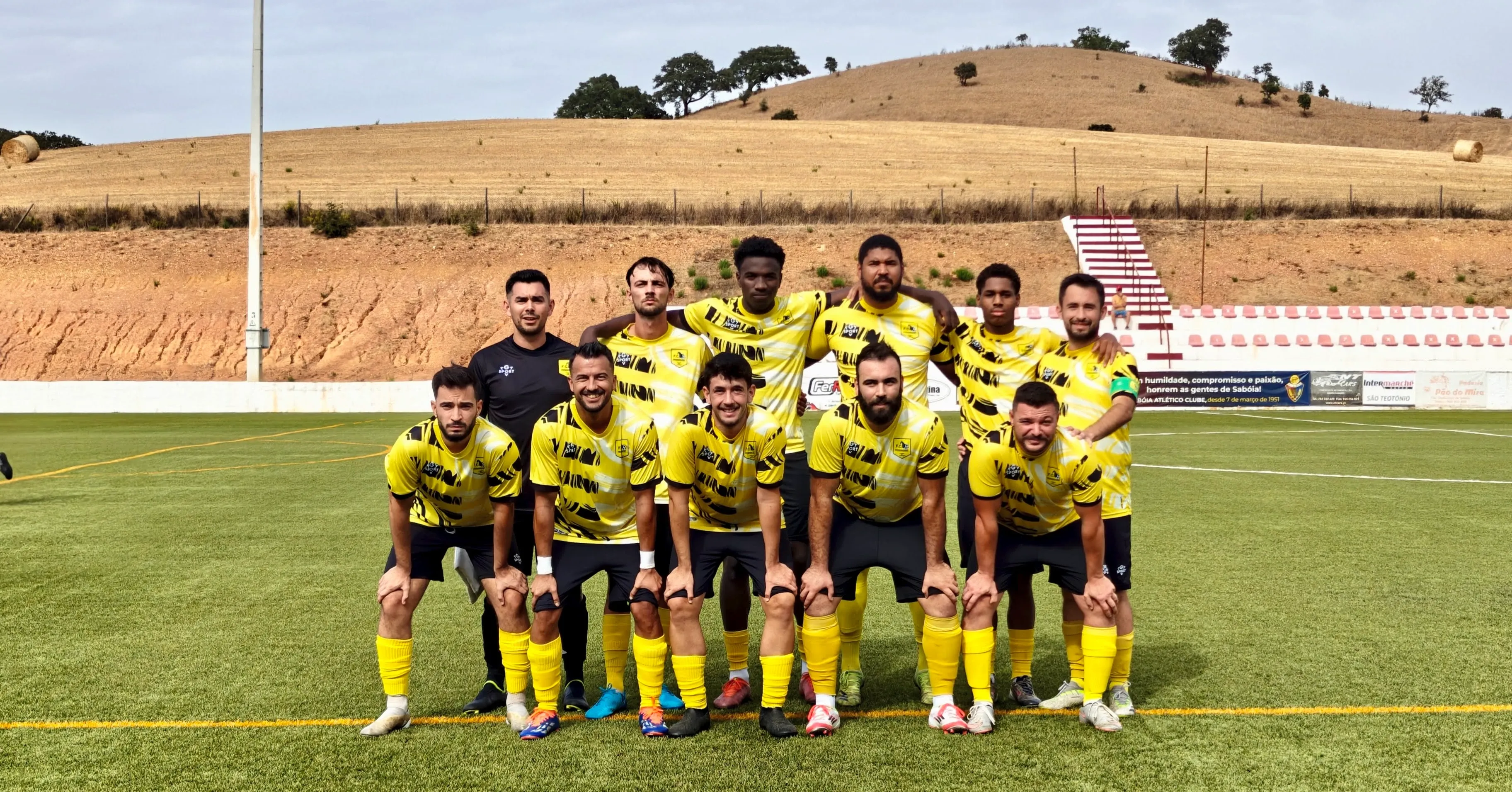 Equipa do FC Pereirense reunida